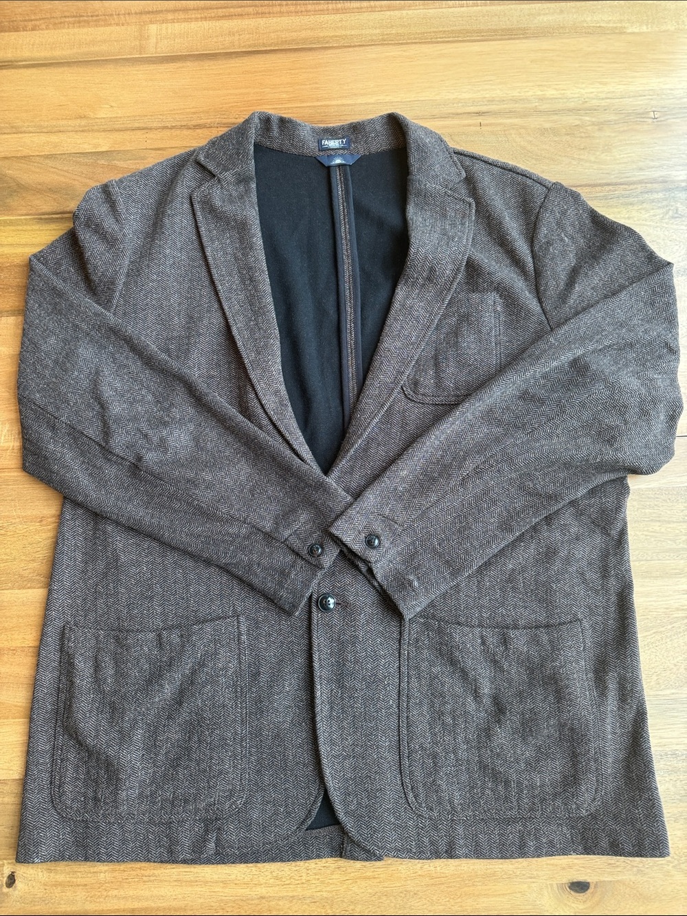 Men’s Brown Herringbone Faherty Inlet Knit Blazer - Picture 2 of 3